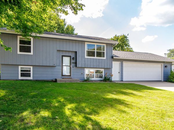 125 Eisenhower Drive, Story City, IA 50248