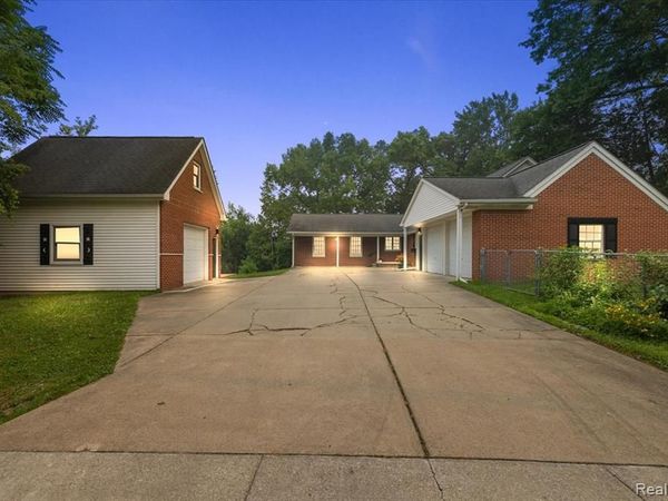 869 Central Drive, Orion Twp, MI 48362