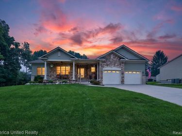 6169 Bay Court , Waterford Twp, MI 48327