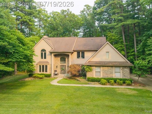 576 Indian Trail, Orion Twp, MI 48362