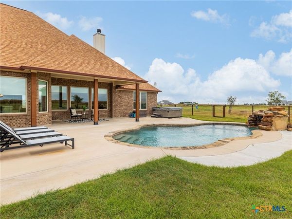 500 County Road 431, Taylor, TX 76574