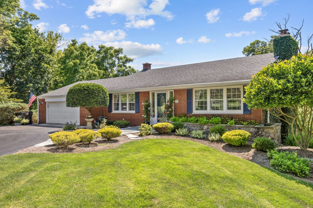 264 Biltmore Drive, North Barrington, IL 60010 Main Photo