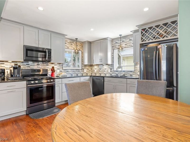 24880 Stephen Avenue, Euclid, OH 44123 Photo 8