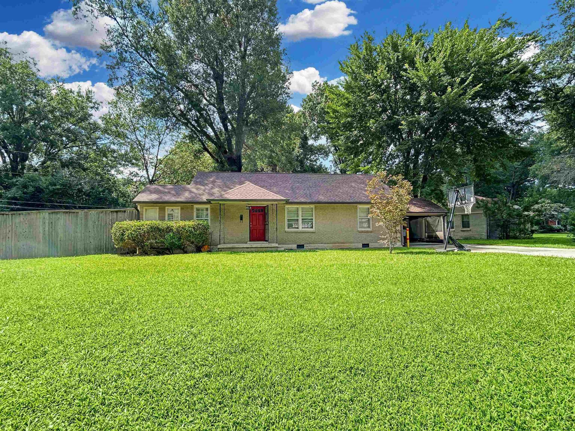 813 Moss Rd, Memphis, TN 38117 Main Photo