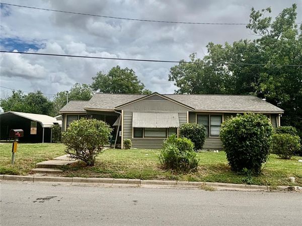 415 E 7th ST , Taylor, TX 76574
