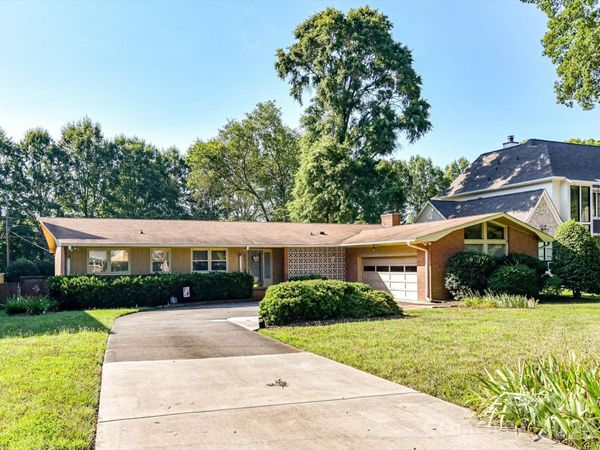 911 Lansdowne Road , Charlotte, NC 28270
