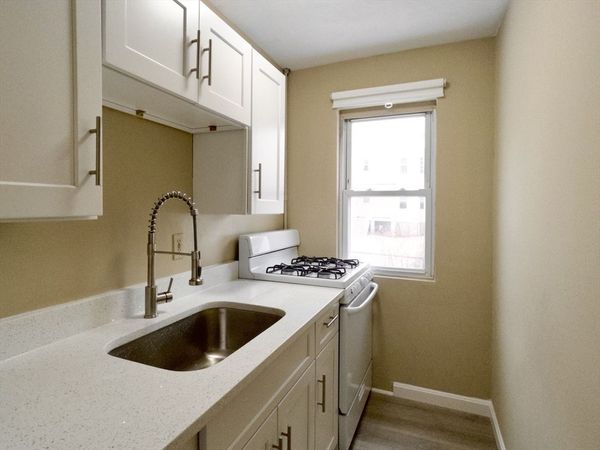 25 Oakland Ave, Unit 2R, Everett, MA 02149