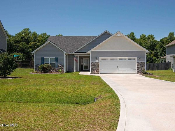125 Bridgeport Drive , Sneads Ferry, NC 28460