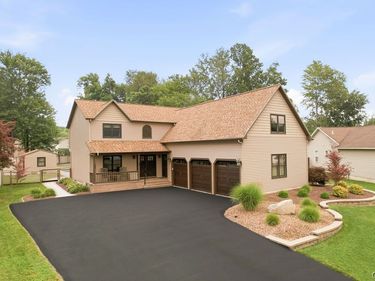 16 Orangewood Drive, Liverpool, NY 13090