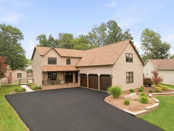 16 Orangewood Drive, Liverpool, NY 13090
