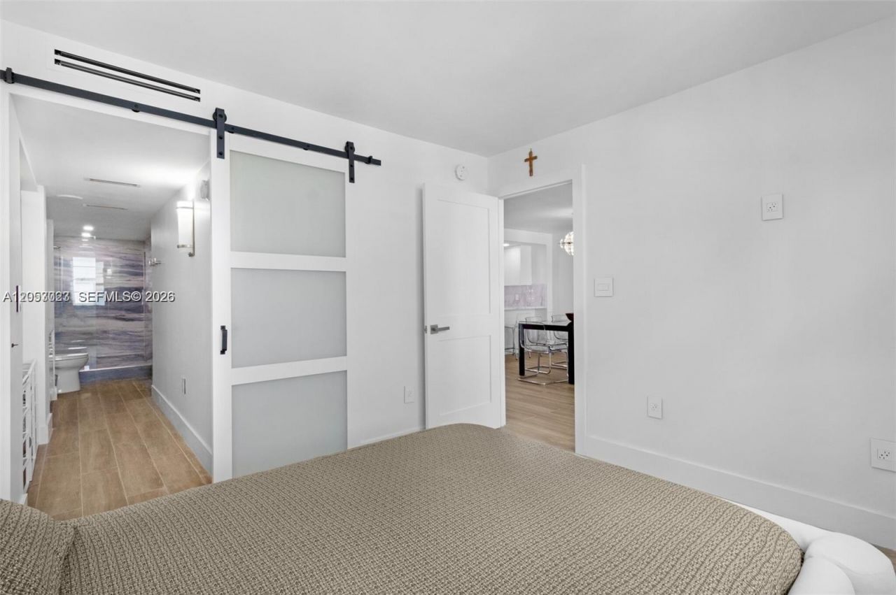 5701 Collins Ave , Unit 1707, Miami Beach, FL 33140 Photo