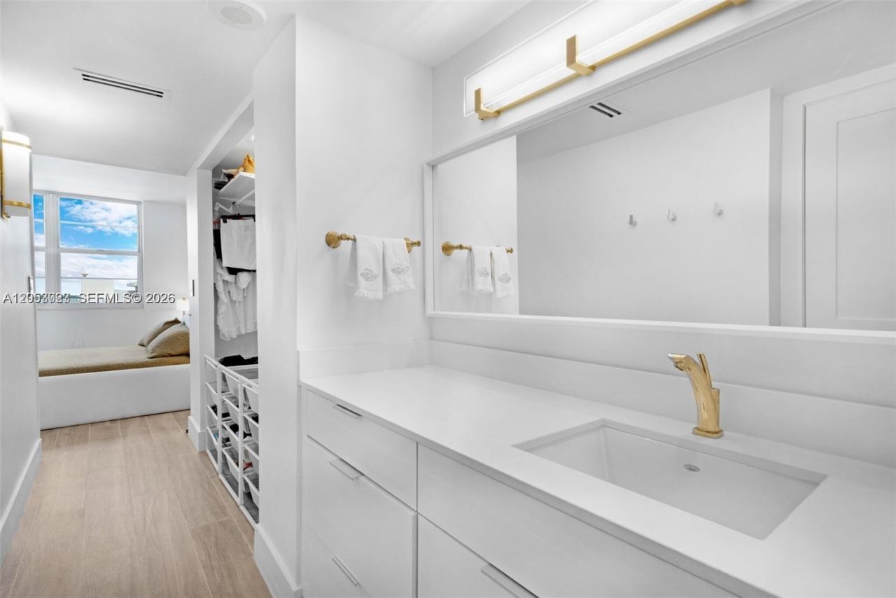 5701 Collins Ave , Unit 1707, Miami Beach, FL 33140 Photo