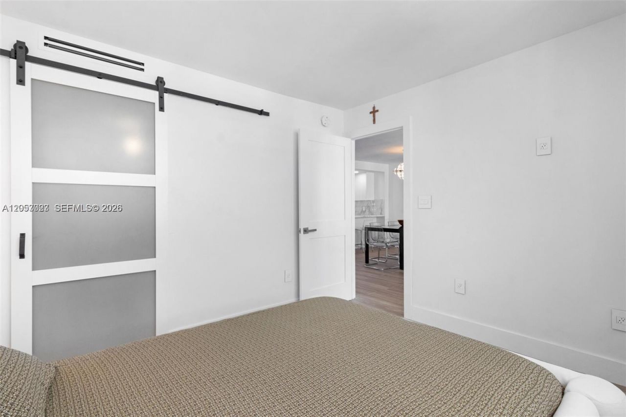 5701 Collins Ave , Unit 1707, Miami Beach, FL 33140 Photo