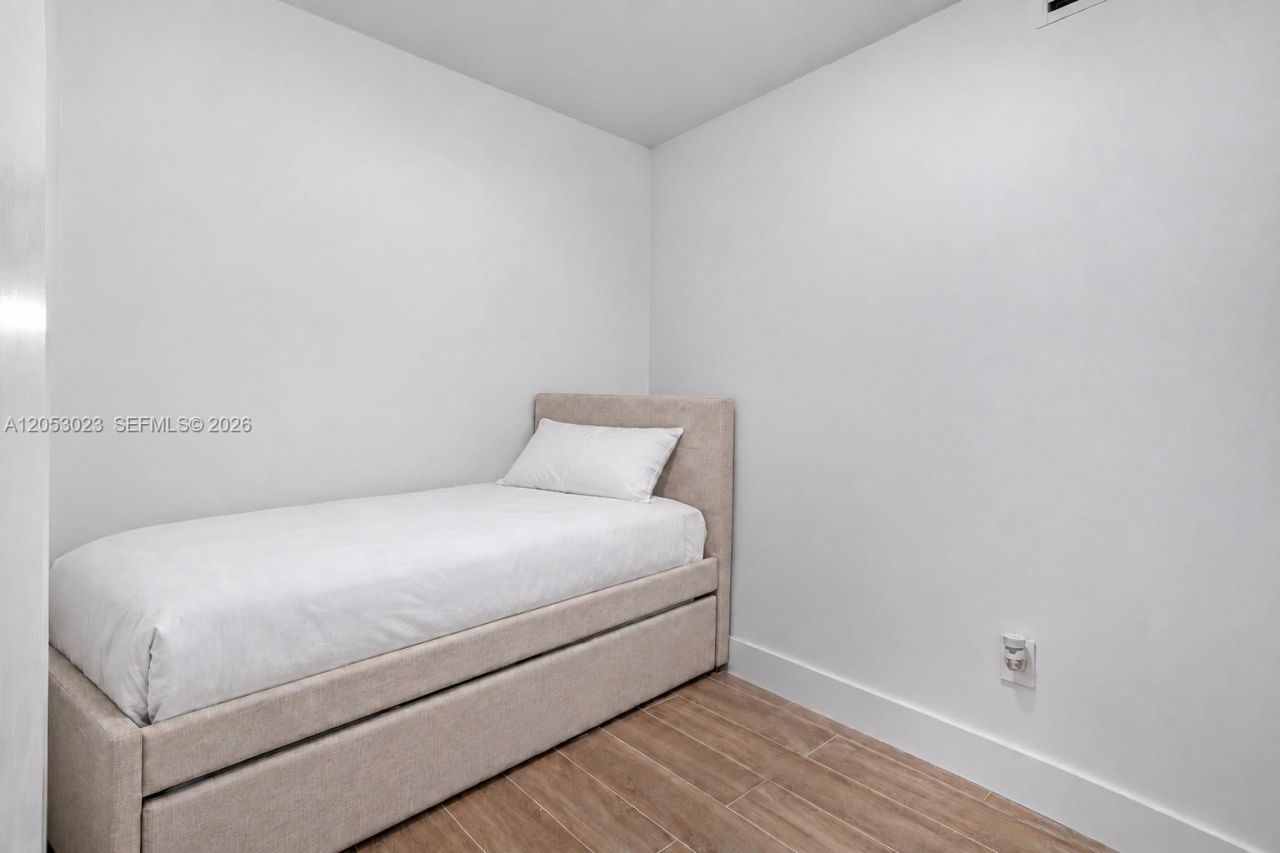 5701 Collins Ave, Unit 1707, Miami Beach, FL 33140 Photo