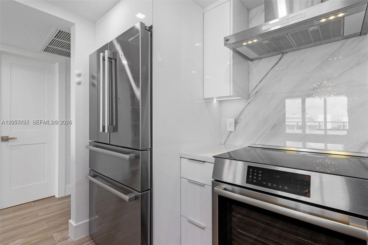 5701 Collins Ave , Unit 1707, Miami Beach, FL 33140 Photo