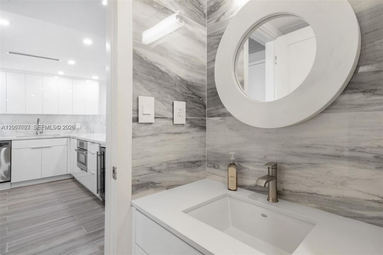 5701 Collins Ave , Unit 1707, Miami Beach, FL 33140 Photo