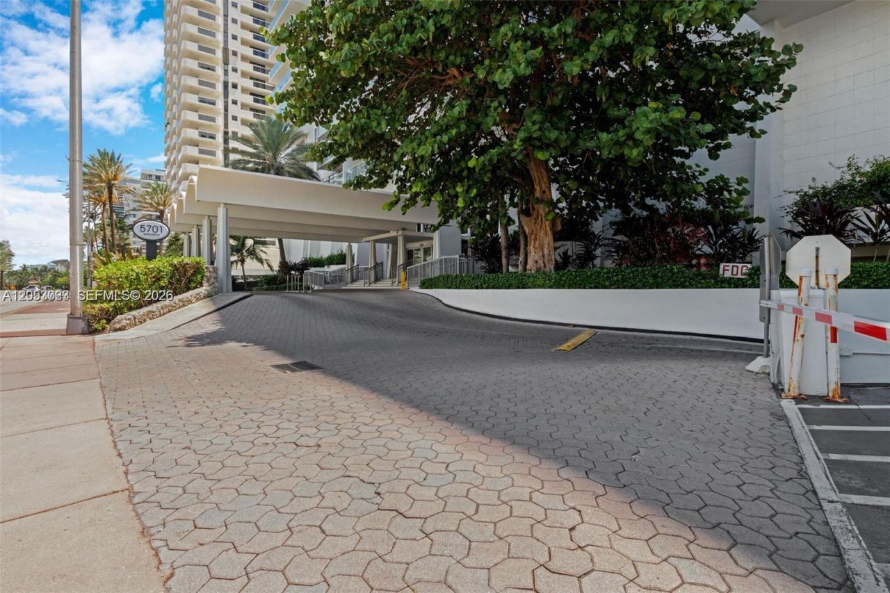 5701 Collins Ave , Unit 1707, Miami Beach, FL 33140 Photo
