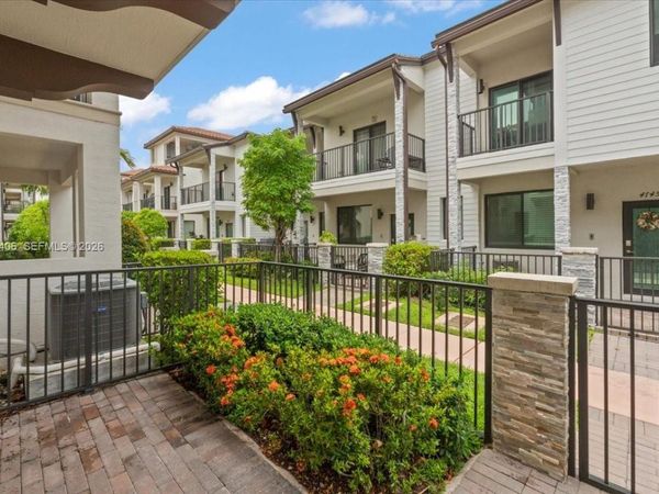 4746 NW 83rd Pkwy , Doral, FL 33166