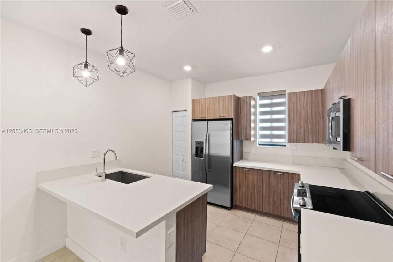 4746 NW 83rd Pkwy , Doral, FL 33166 Photo