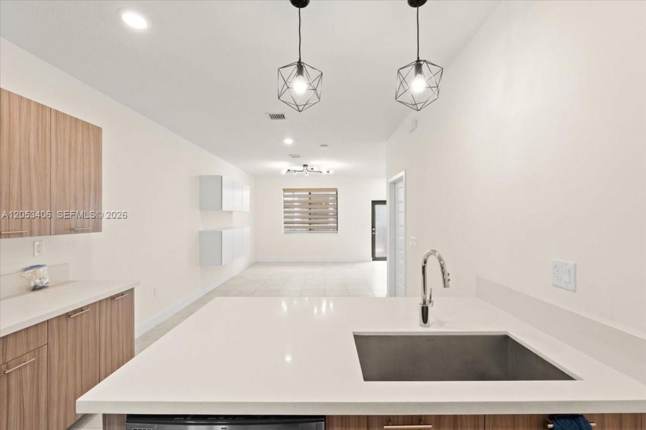 4746 NW 83rd Pkwy , Doral, FL 33166 Photo