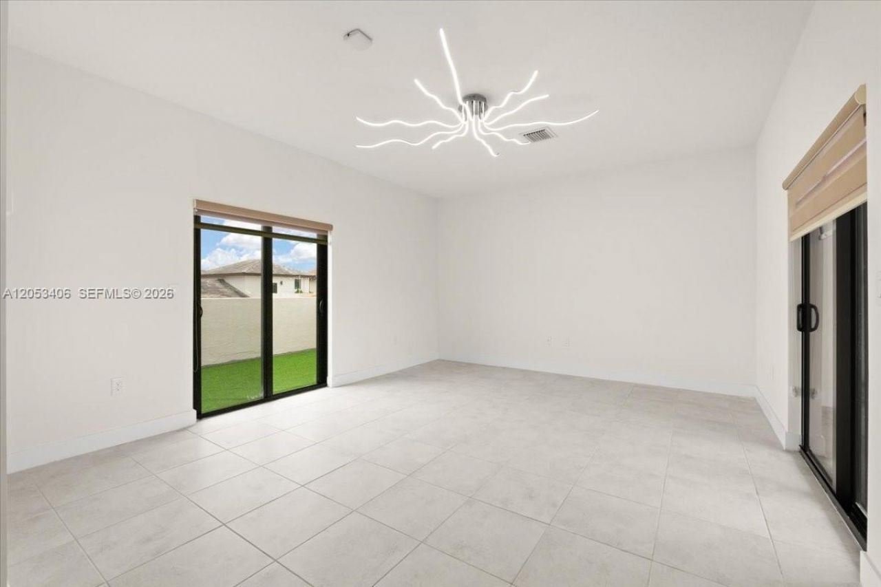 4746 NW 83rd Pkwy , Doral, FL 33166 Photo