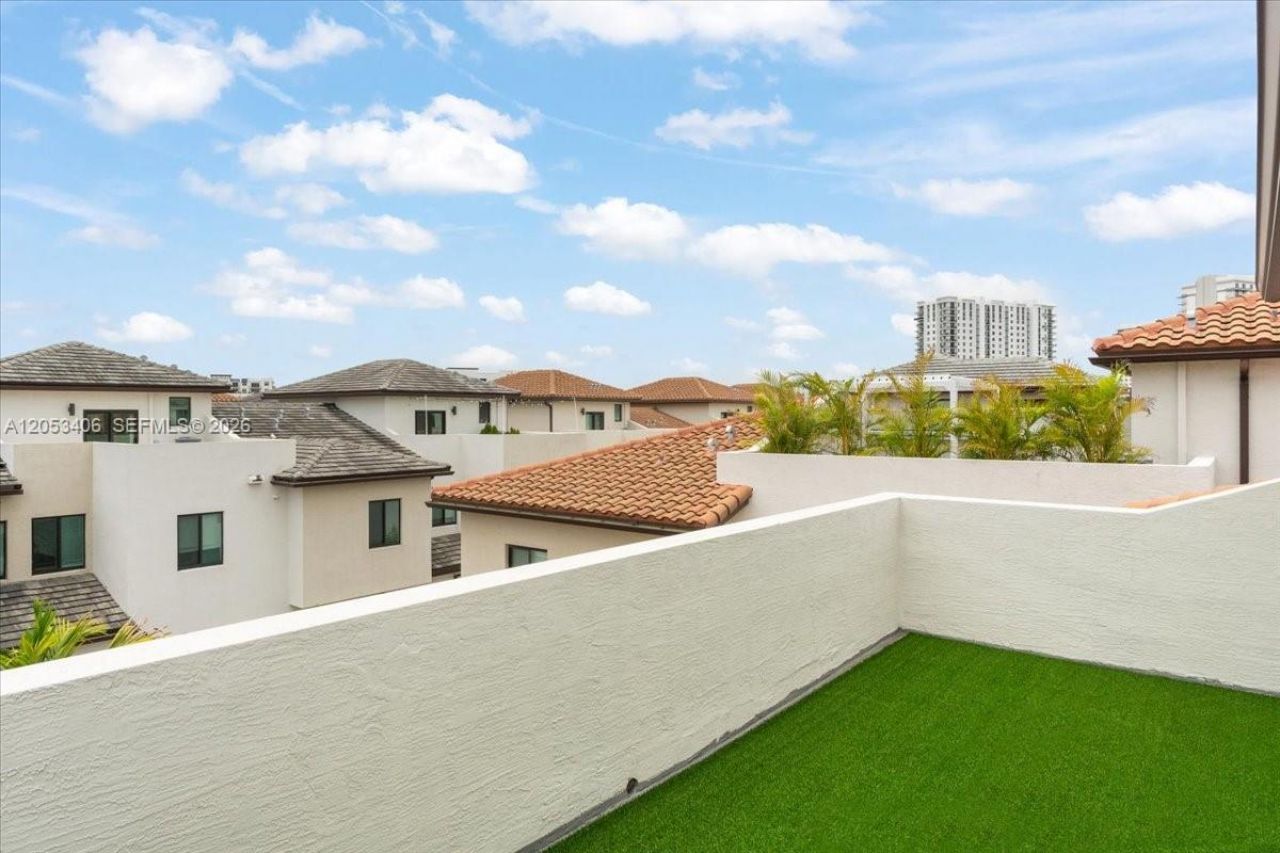 4746 NW 83rd Pkwy , Doral, FL 33166 Photo