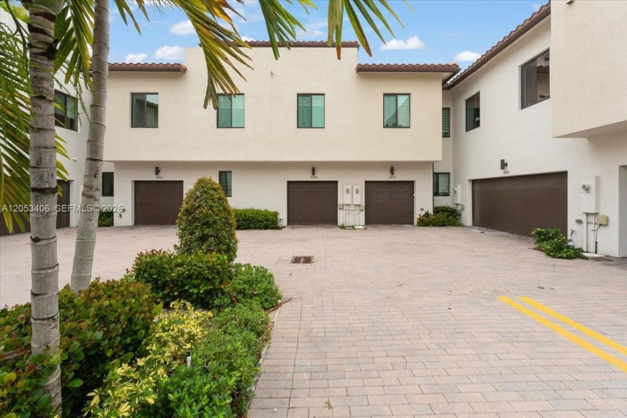 4746 NW 83rd Pkwy , Doral, FL 33166 Photo