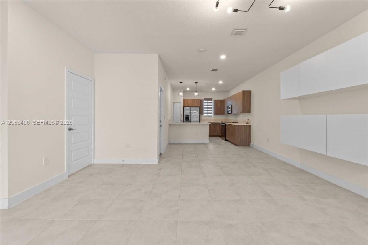 4746 NW 83rd Pkwy , Doral, FL 33166 Photo