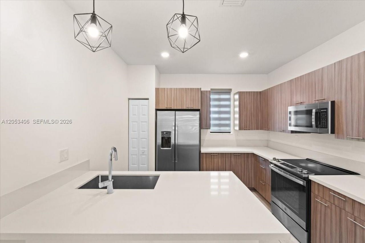 4746 NW 83rd Pkwy , Doral, FL 33166 Photo