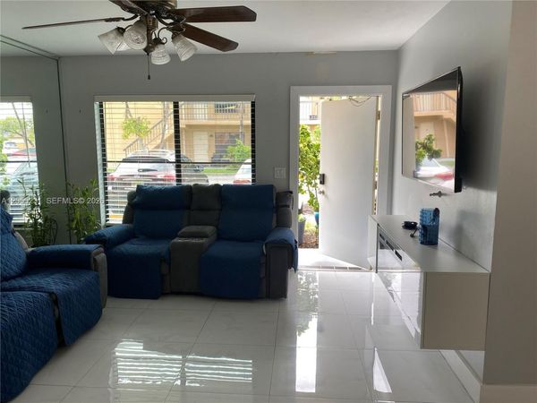 2570 W 67th Pl , Unit 12-2, Hialeah, FL 33016