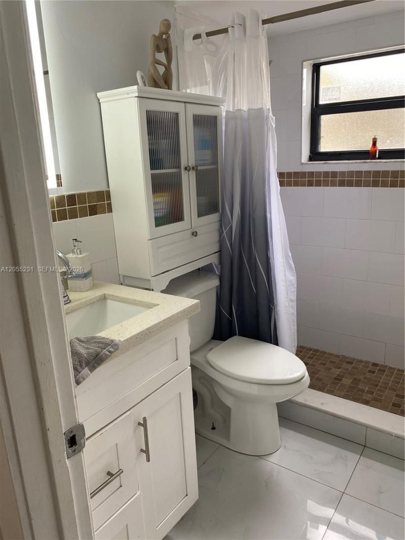 2570 W 67th Pl , Unit 12-2, Hialeah, FL 33016 Photo