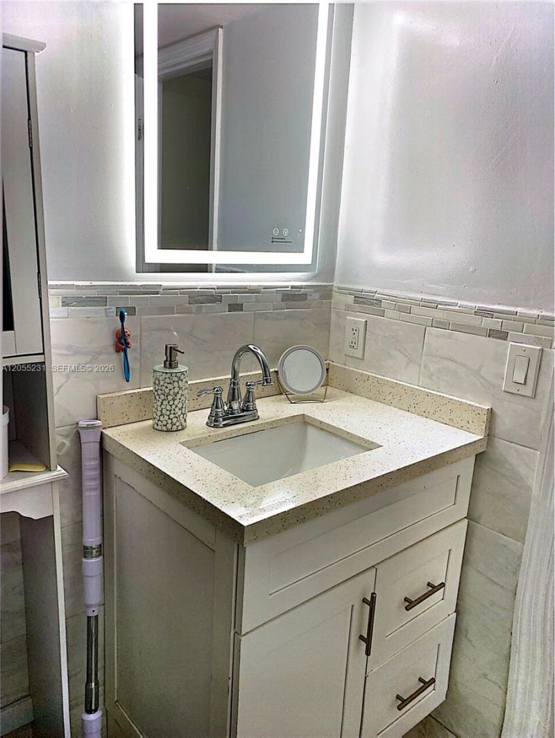2570 W 67th Pl , Unit 12-2, Hialeah, FL 33016 Photo