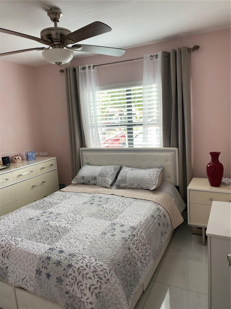 2570 W 67th Pl , Unit 12-2, Hialeah, FL 33016 Photo
