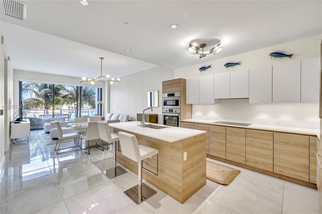 10201 E Bay Harbor Dr , Unit 203, Bay Harbor Islands, FL 33154 Photo