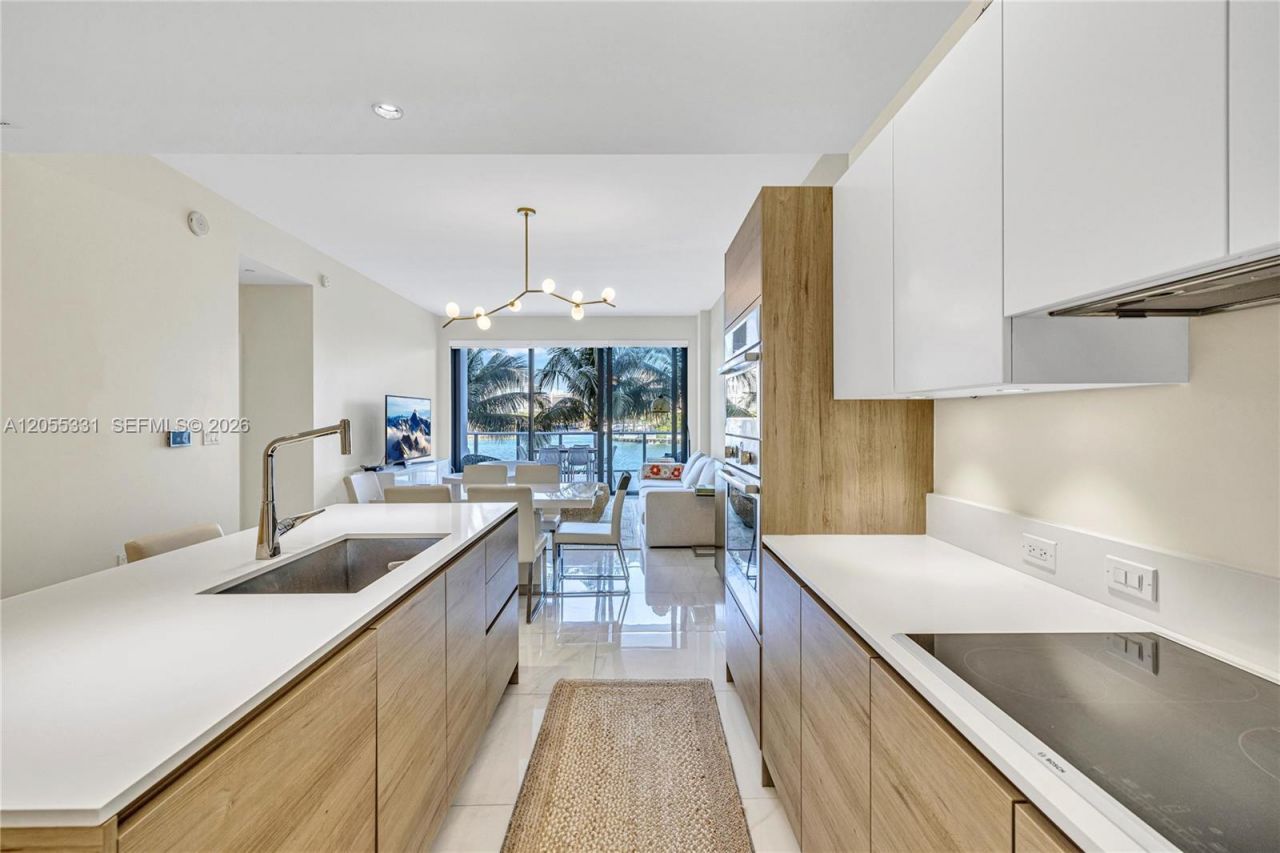 10201 E Bay Harbor Dr , Unit 203, Bay Harbor Islands, FL 33154 Photo