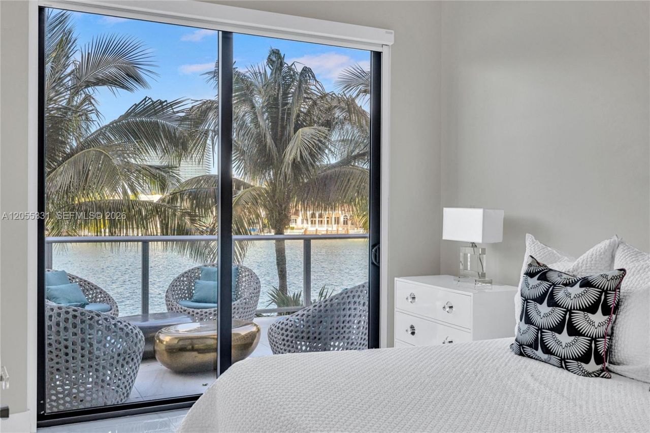 10201 E Bay Harbor Dr , Unit 203, Bay Harbor Islands, FL 33154 Photo