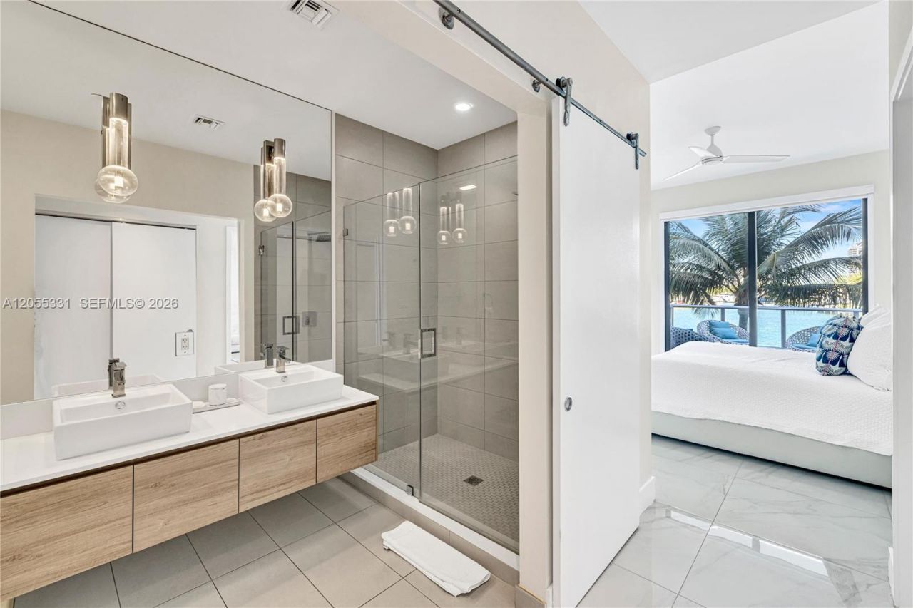 10201 E Bay Harbor Dr , Unit 203, Bay Harbor Islands, FL 33154 Photo
