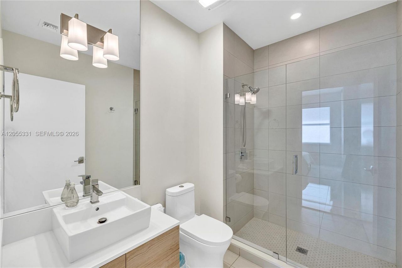 10201 E Bay Harbor Dr , Unit 203, Bay Harbor Islands, FL 33154 Photo