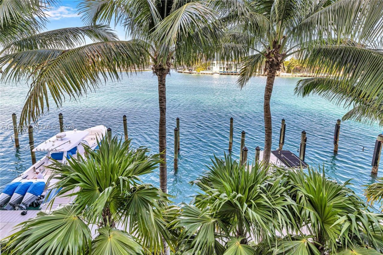 10201 E Bay Harbor Dr , Unit 203, Bay Harbor Islands, FL 33154 Photo