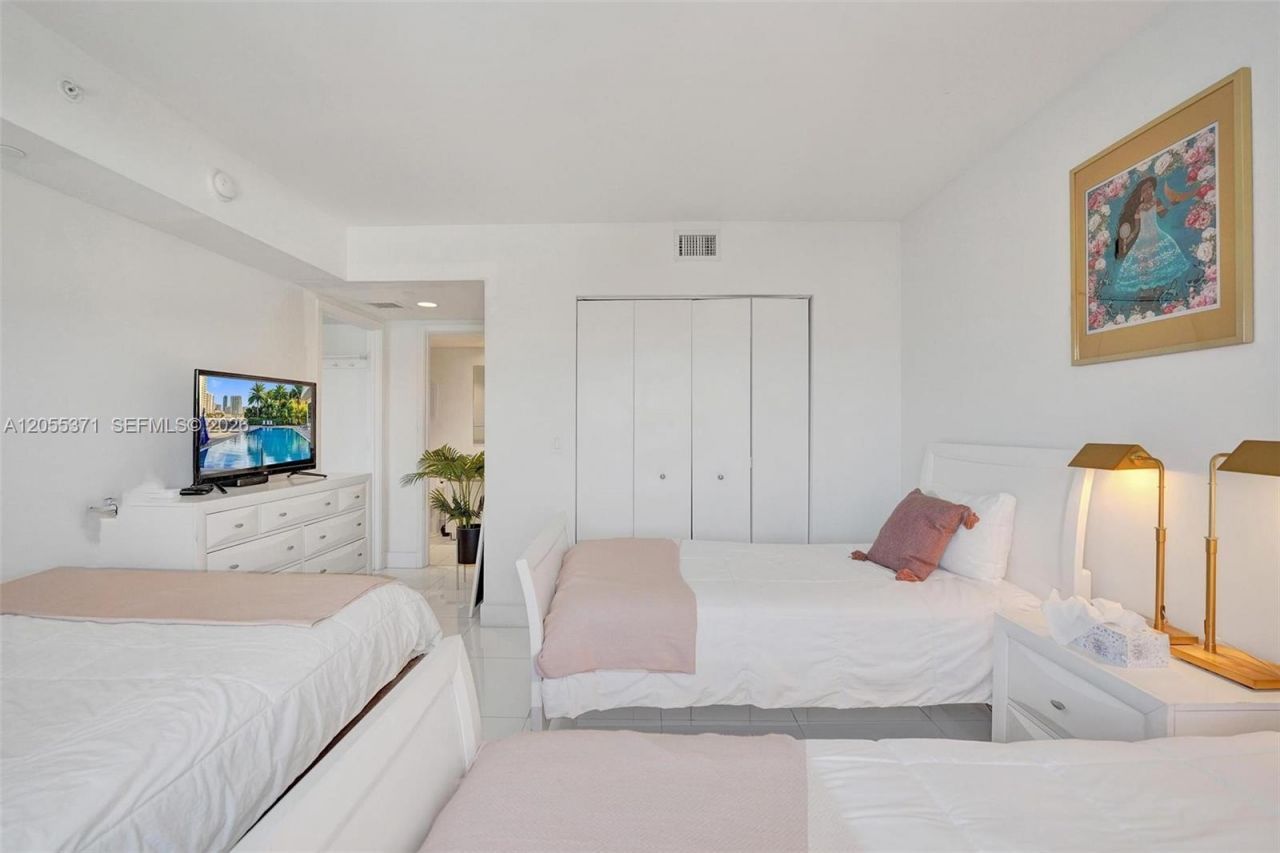 2600 E Hallandale Beach Blvd , Unit T1902, Hallandale Beach, FL 33009 Photo