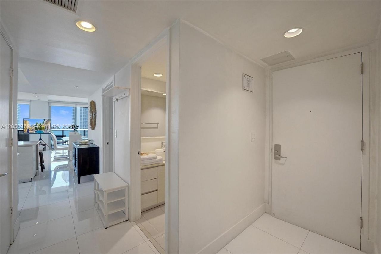 2600 E Hallandale Beach Blvd , Unit T1902, Hallandale Beach, FL 33009 Photo