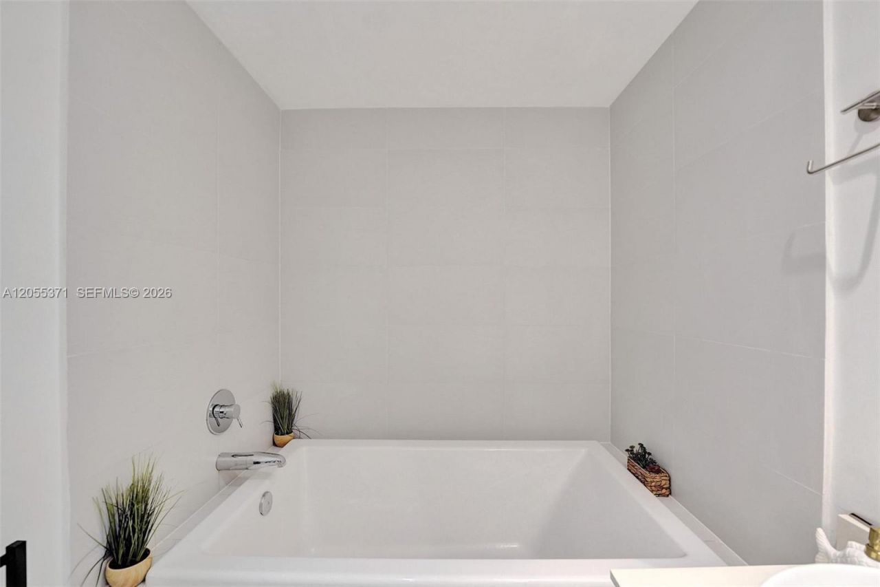 2600 E Hallandale Beach Blvd , Unit T1902, Hallandale Beach, FL 33009 Photo