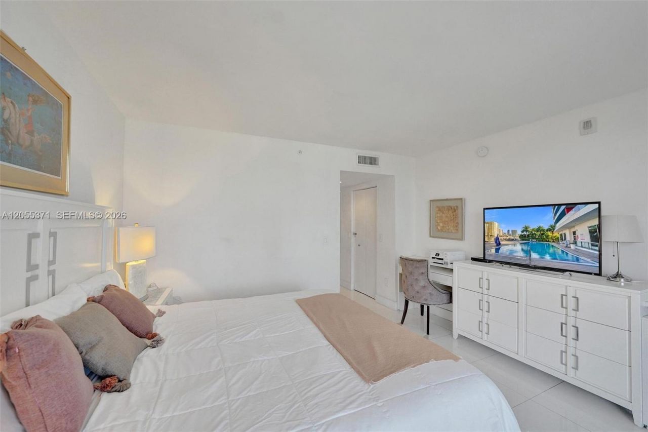 2600 E Hallandale Beach Blvd , Unit T1902, Hallandale Beach, FL 33009 Photo