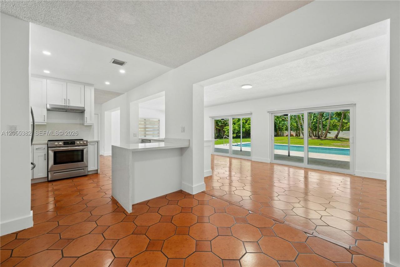 220 NW 130th Ave, Miami, FL 33182 Photo