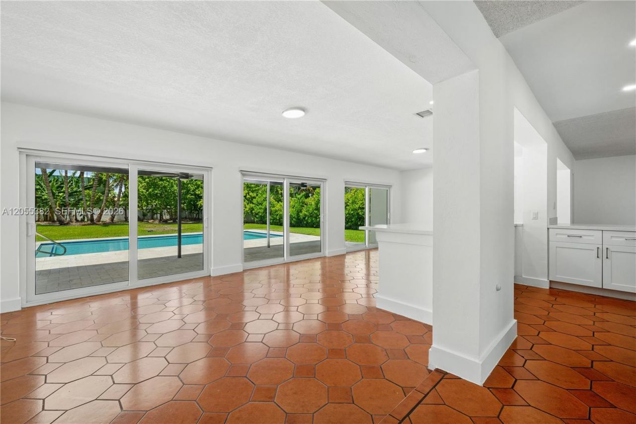 220 NW 130th Ave, Miami, FL 33182 Photo