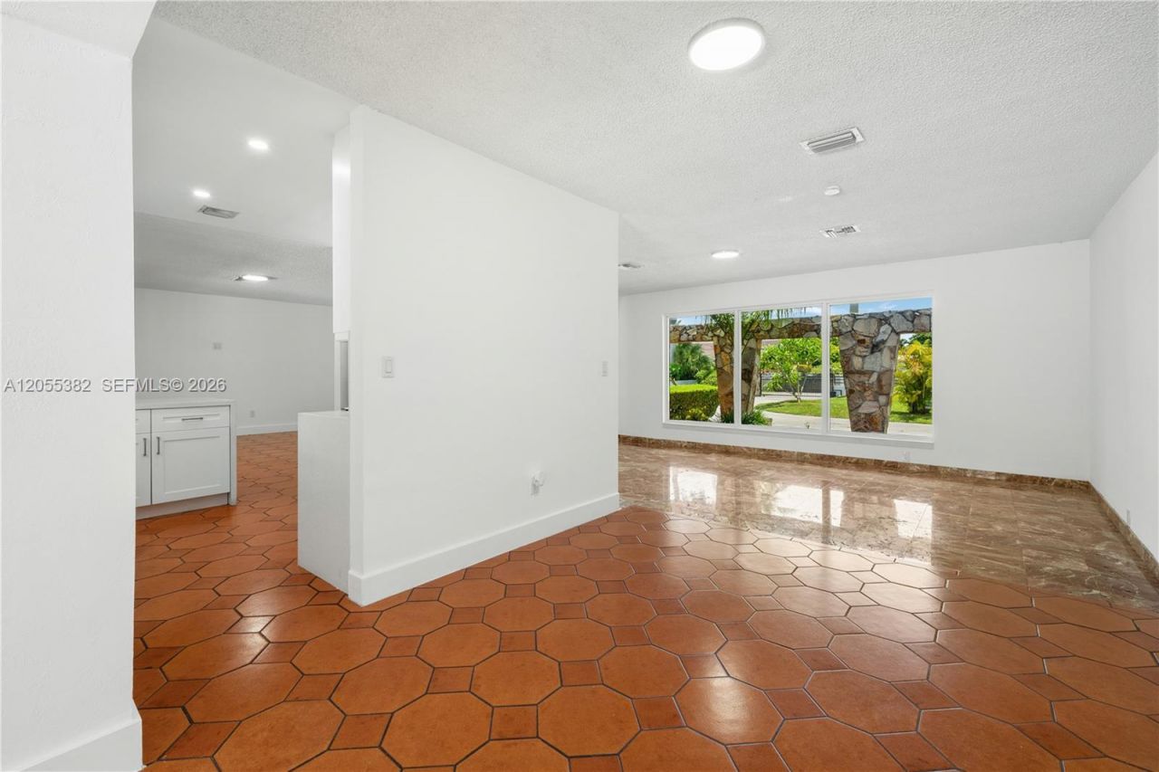 220 NW 130th Ave, Miami, FL 33182 Photo