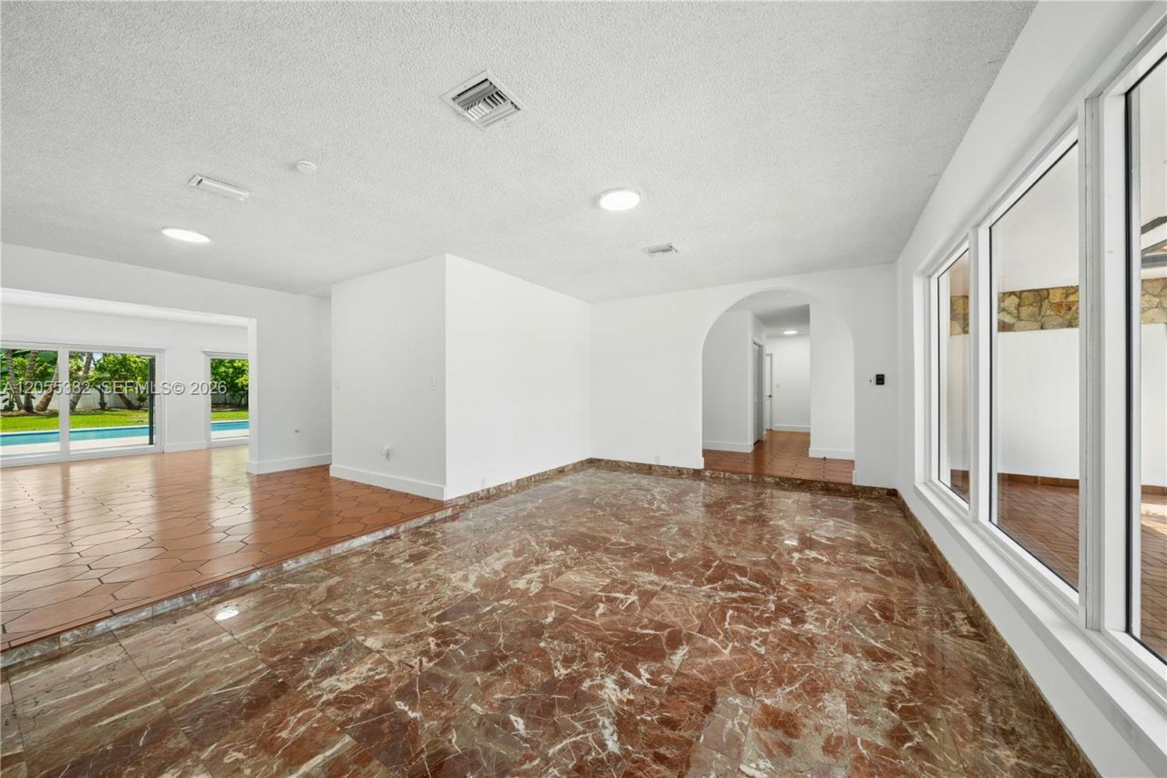 220 NW 130th Ave, Miami, FL 33182 Photo