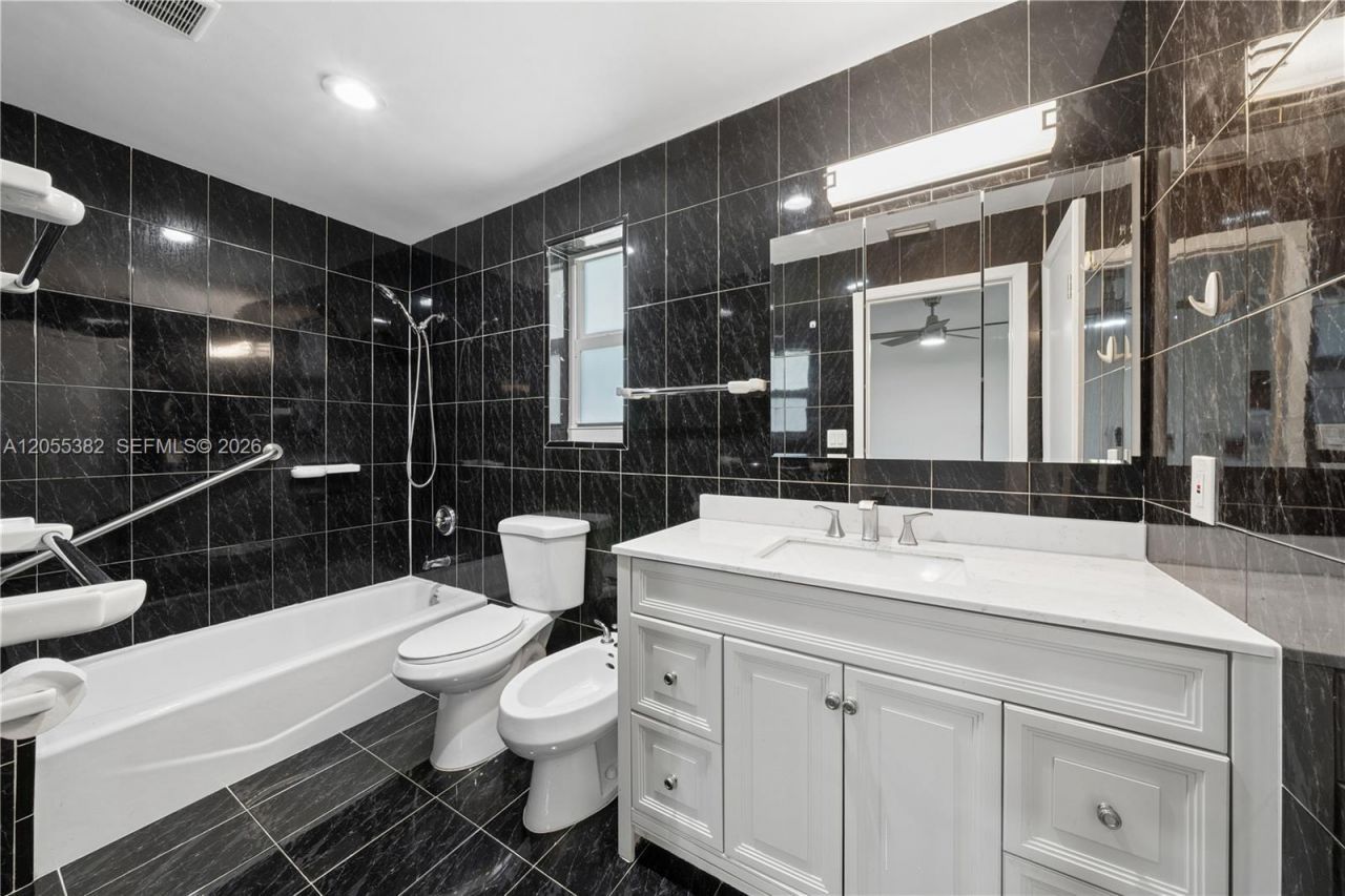 220 NW 130th Ave, Miami, FL 33182 Photo