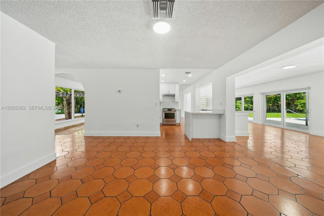 220 NW 130th Ave, Miami, FL 33182 Photo