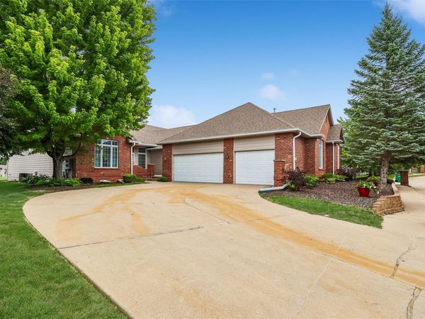 1911 NW 126th Street, Clive, IA 50325